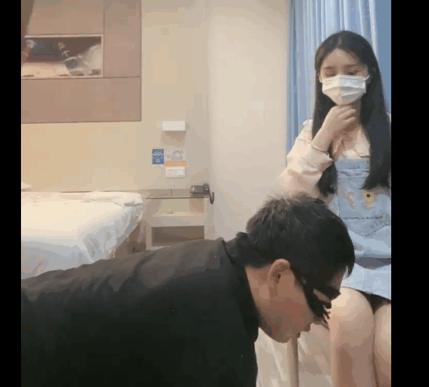 朱朱 带姐妹玩狗 享受舔脚服务